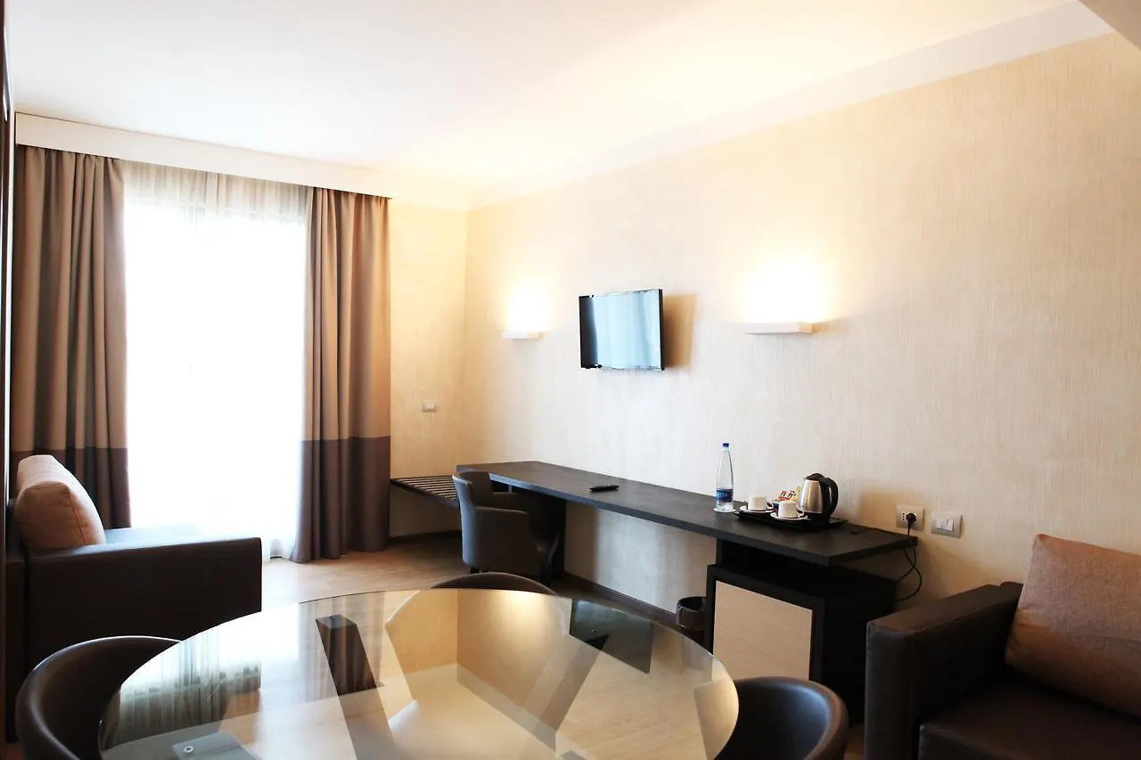 Warmthotel Roma Hotel